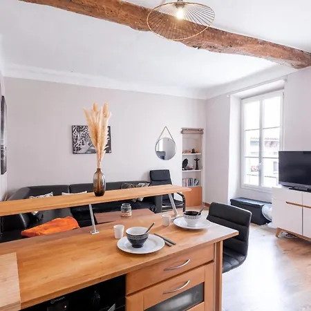 Apartment Les Halles Forville - Palais, Plages, Wifi, Clim